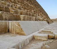 Східці, Піраміда